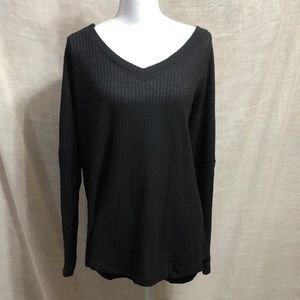 UGET Black V-neck top